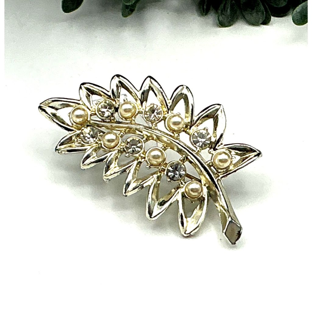 Vintage Style Leaf Design Brooch With Faux Pearl & Rhinestone Embellishments